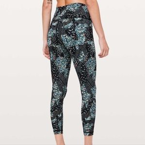 Lululemon Size 4 Wunder Under Hi-Rise 7/8 Tight Assemblage Alpine White Multi